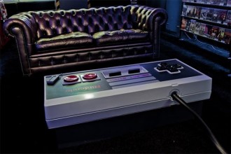 Маниаци създават огромен Nintendo джойстик, можете да цъкате игри с него!