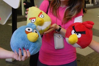 Отварят магазин за плюшени Angry Birds играчки и други помии