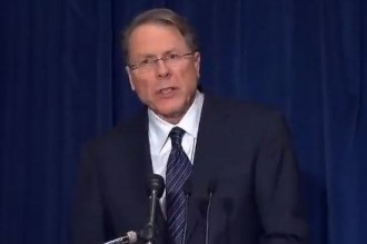 Оръжейната индустрия в САЩ вини игрите и филмите с насилие за клането в Кънектикът