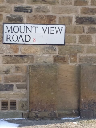 Професионален боксьор намира интернет трол в реалния живот... кара го да се насере от страх