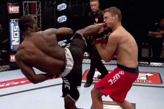 ММА боец увеличава своя репертоар... с удари от Tekken