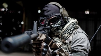 Хитрец подвежда специални части да щурмуват дома на  негов Call of Duty опонент