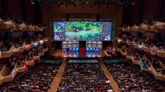 Порно портал спонсорира Dota 2, League of Legends про отбори?