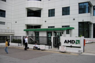 AMD продължава да потъва