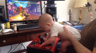 Вижте как бебе превърта Street Fighter V